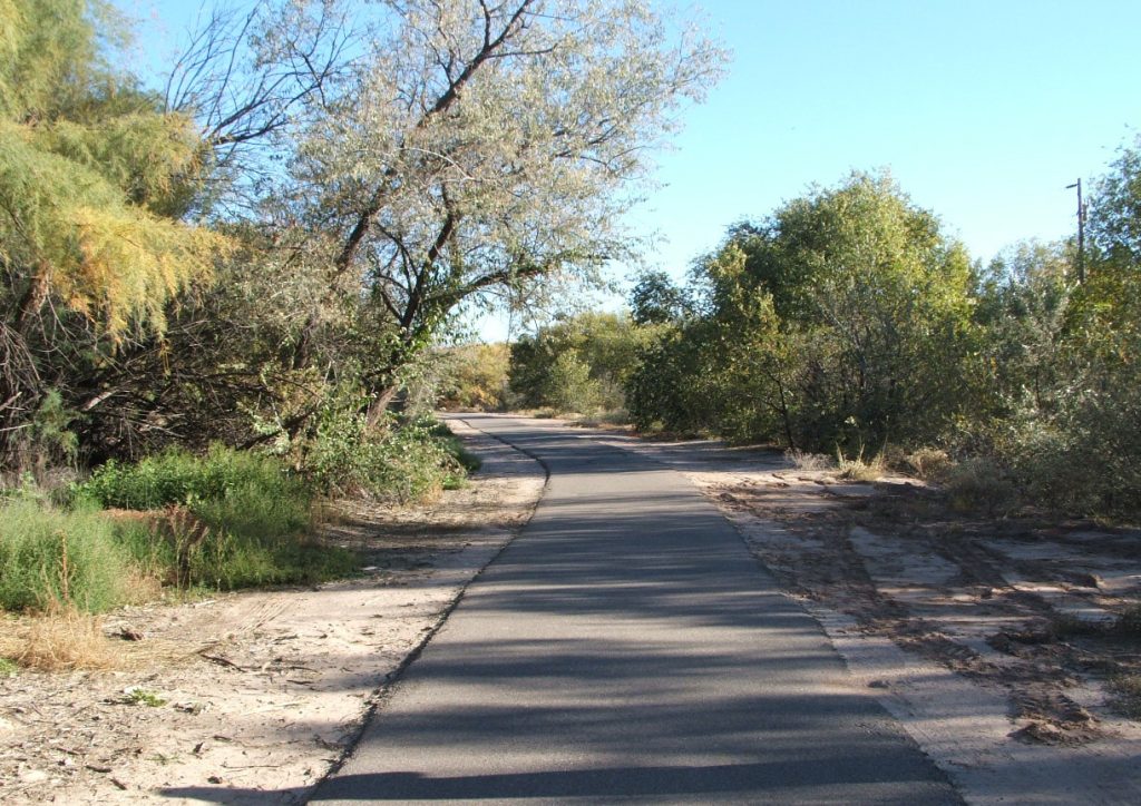 Paseo del Bosque Trail